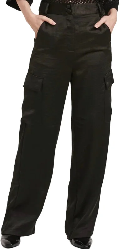 Women's Jodhpurs with U-Shaped CollarEsmeralda Cargo Pants In Black