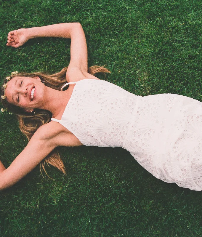 The Roatan Midi Dress - Eyelet - White